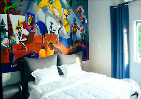 西林对于酒店的墙体彩绘而言更注重哪些方面？